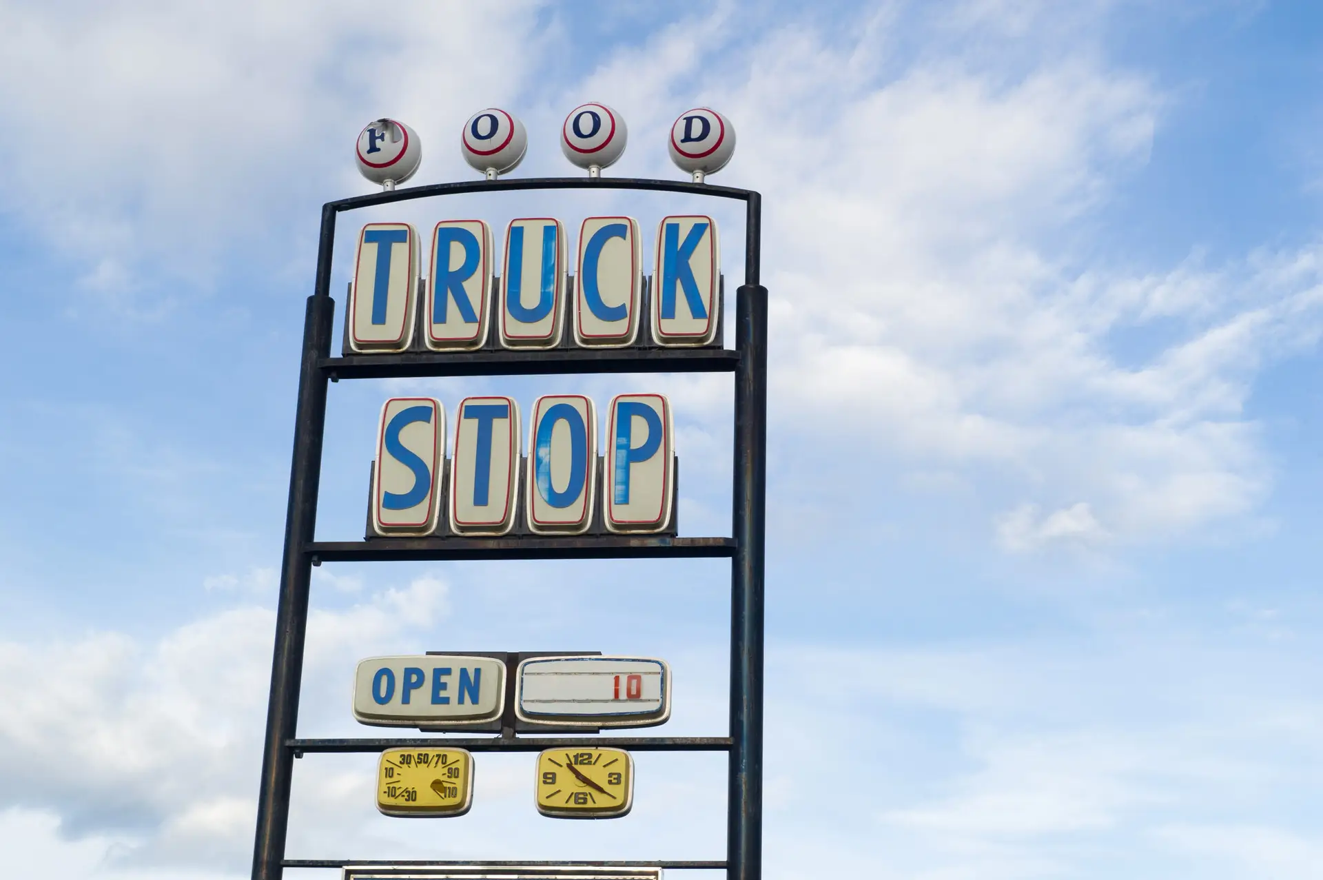 Truck stop sign — travel-related bed bug risk in Centralia WA